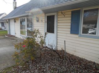 15 Mica Hl, Levittown, PA 19056