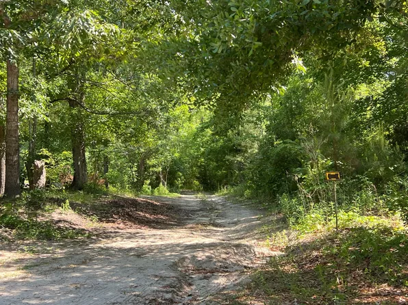 221 Clearview Dr, Holly Ridge, NC 28445