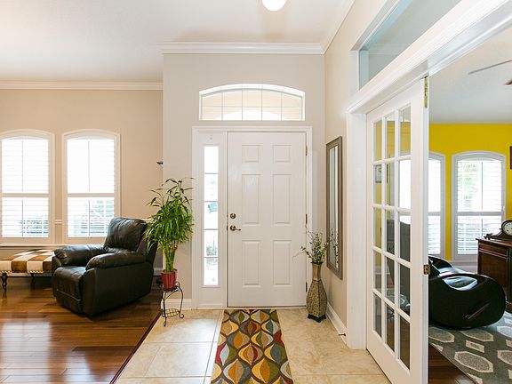 5th image of 584 Battersea Dr