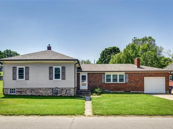 11227 Gill St, Sugar Creek, MO 64054