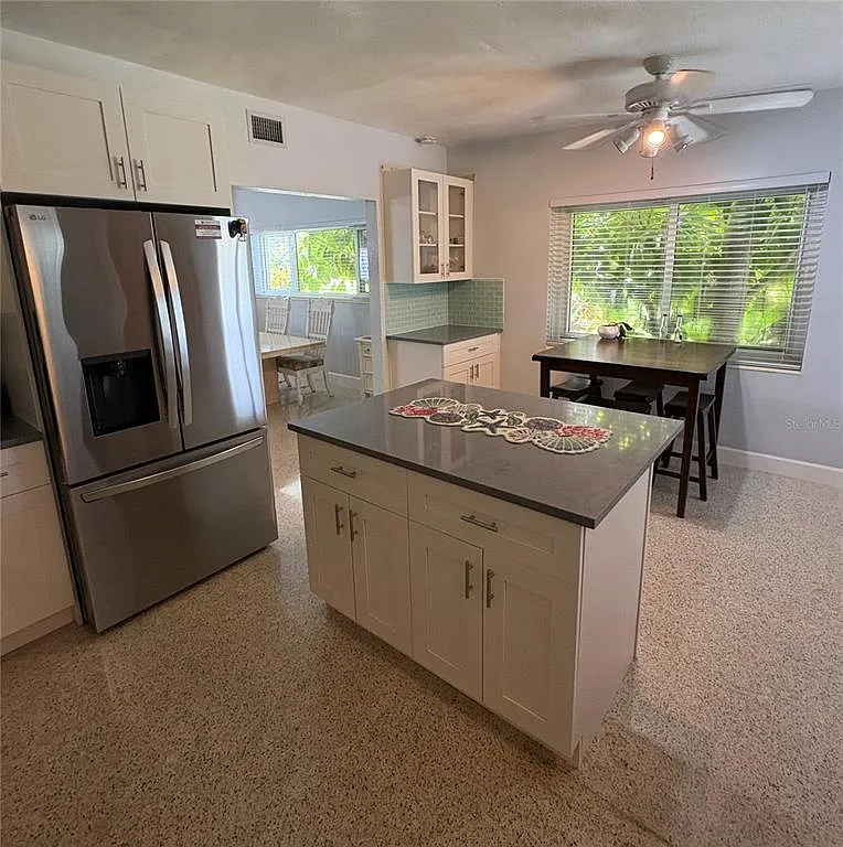 3 bed, 1.0 bath, 1544 sqft, $2,600 — Photo 3