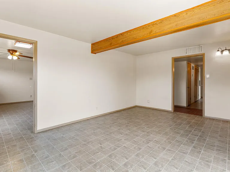 5201 Cornell Ave — Photo 28
