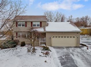 203 Chestnut Hill Dr, Liverpool, NY 13088