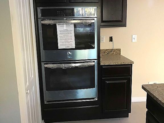5th image of 260 Sherri Lee Ln