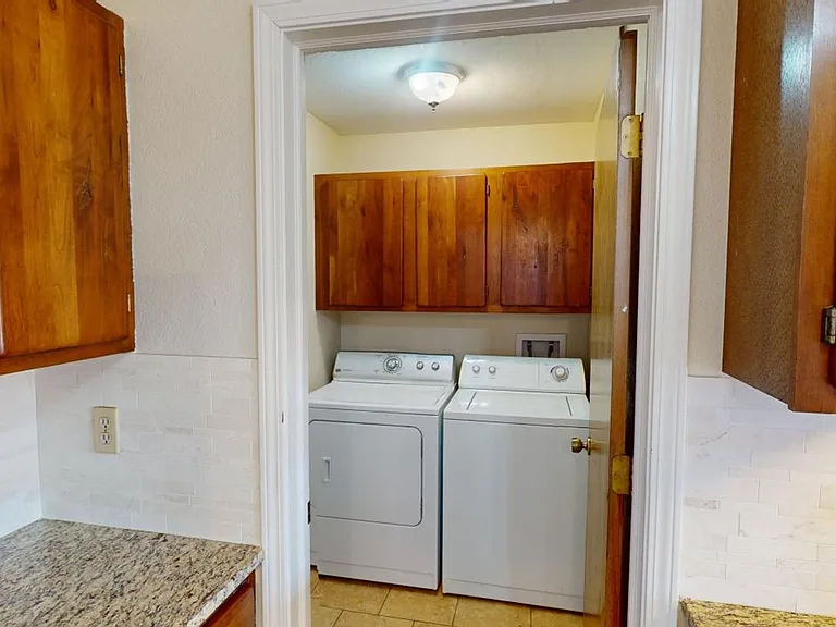 1460 Lindberg Ave — Photo 37