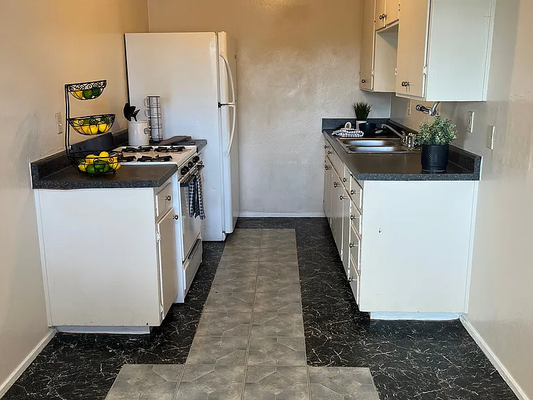 1301 Edmonton Ave #4 — Photo 4