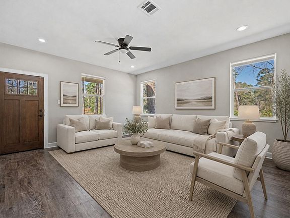 3rd image of 160 Oak Ln