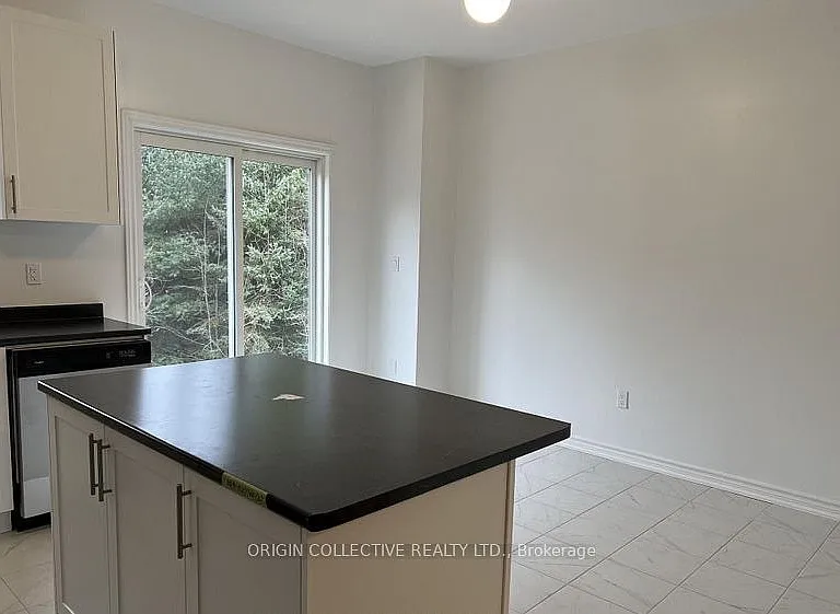 34 Milson Cres — Photo 11