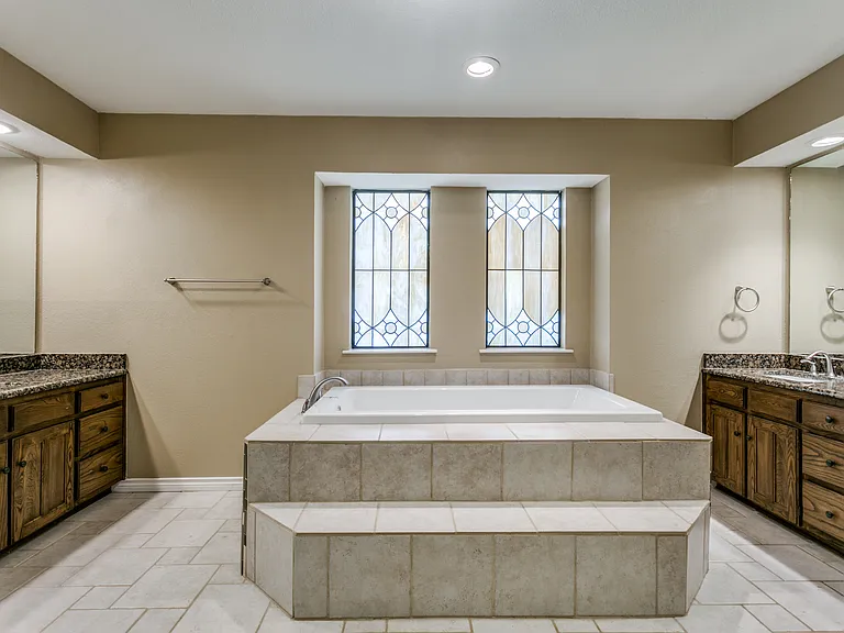 8 Winding Creek Ct — Photo 13