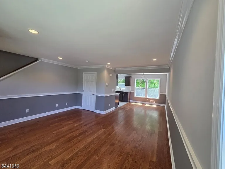 4 Michael Ct — Photo 2
