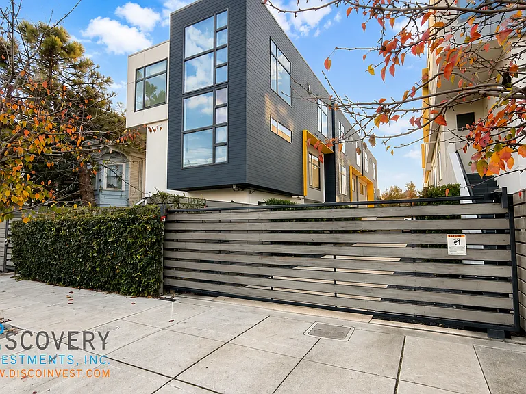 3235 Louise St #C — Photo 2