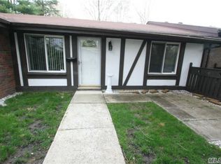 513 Daryl Dr, Medford, NY 11763