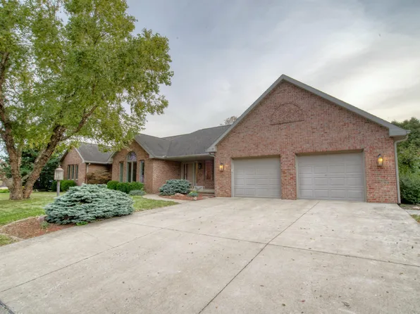 221 N Ostrom Ave, Princeville, IL 61559