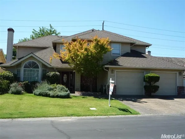 230 River Oaks Dr, Lodi, CA 95240
