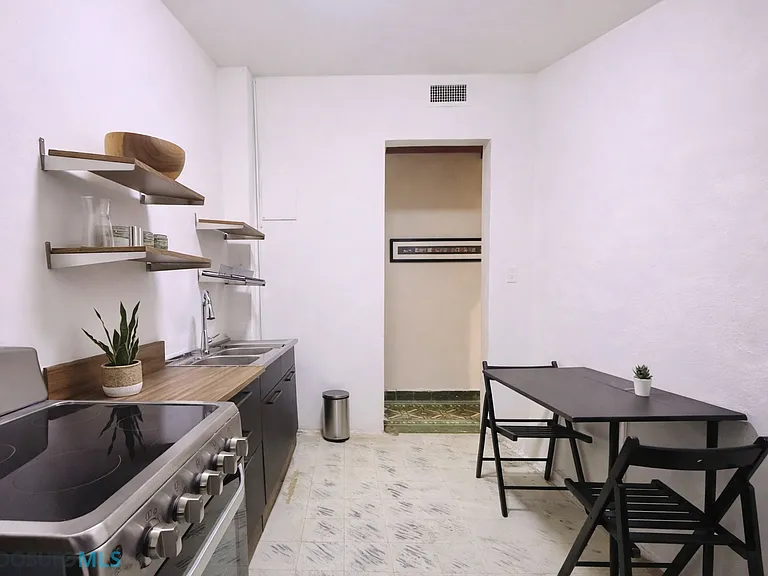 1850 Avenue Fernandez Juncos #9 — Photo 8