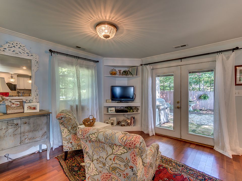 Breakfast nook in kitchen