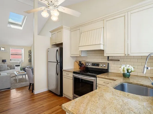 247 Bunker Hill St APT D, Charlestown, MA 02129