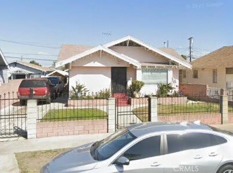 1823 W 45th St — Photo 1