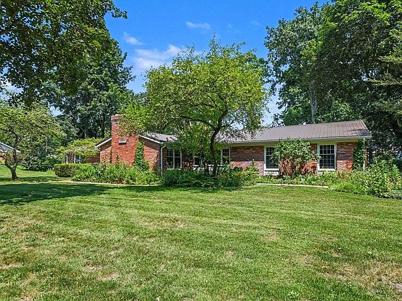 3rd image of 52770 Brooktrails Dr