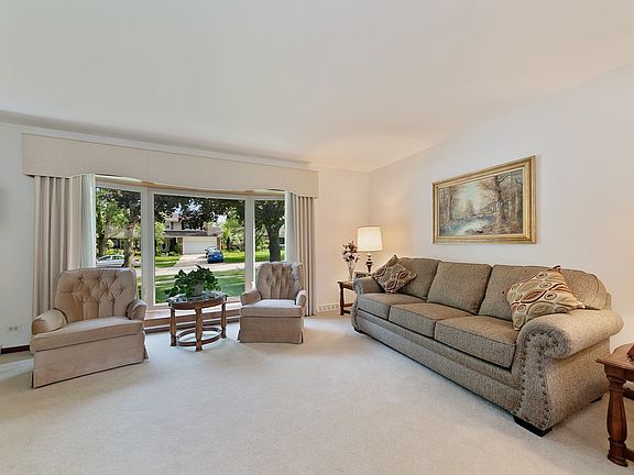 2nd image of 17W446 Portsmouth Dr