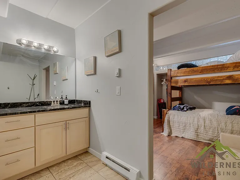 220 E La Bonte St #B — Photo 21