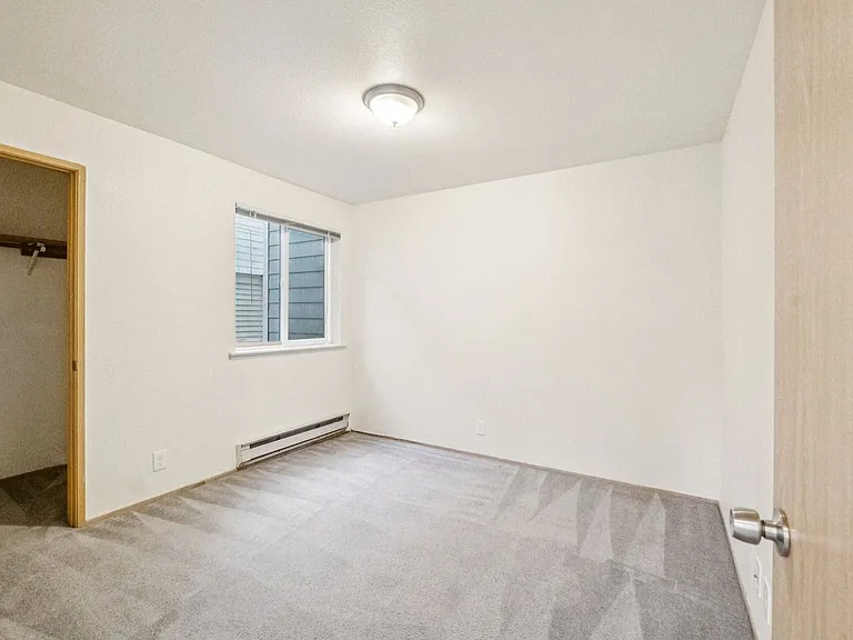 University Court Apartments — Photo 80