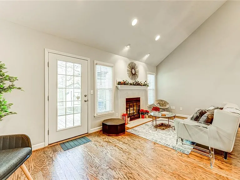 1302 Defoors Lndg NW — Photo 4