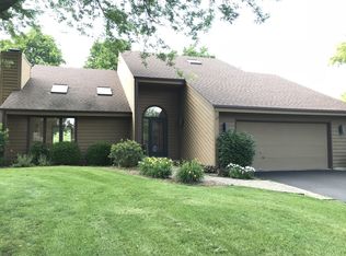 4290 Greenbriar Ct, Gurnee, IL 60031