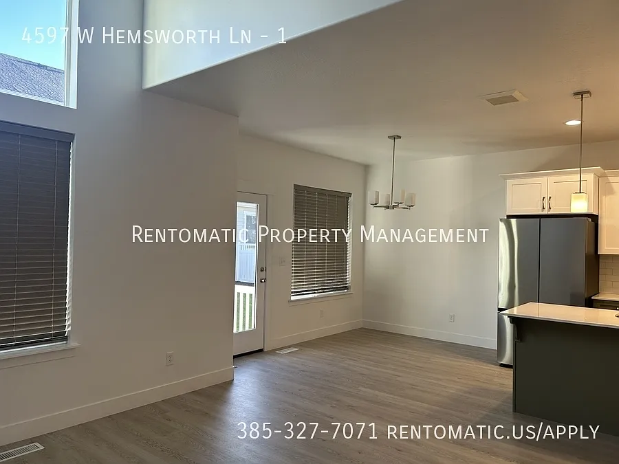 3 bed, 2.5 bath, 2280 sqft, $2,249 — Photo 3