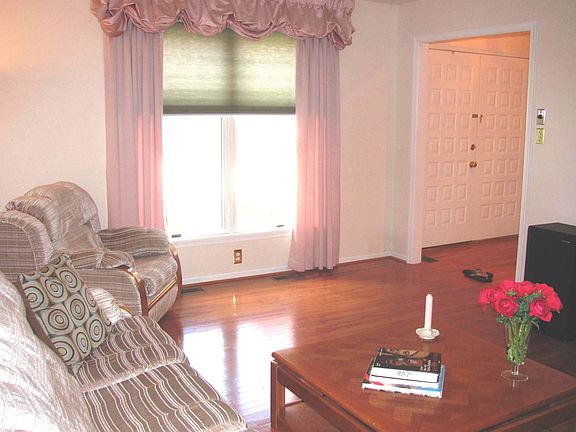 The Living Room's Large Windows! Lots Of Light.