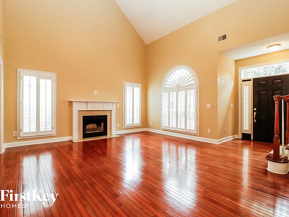 3rd image of 1033 Bidwell Cir