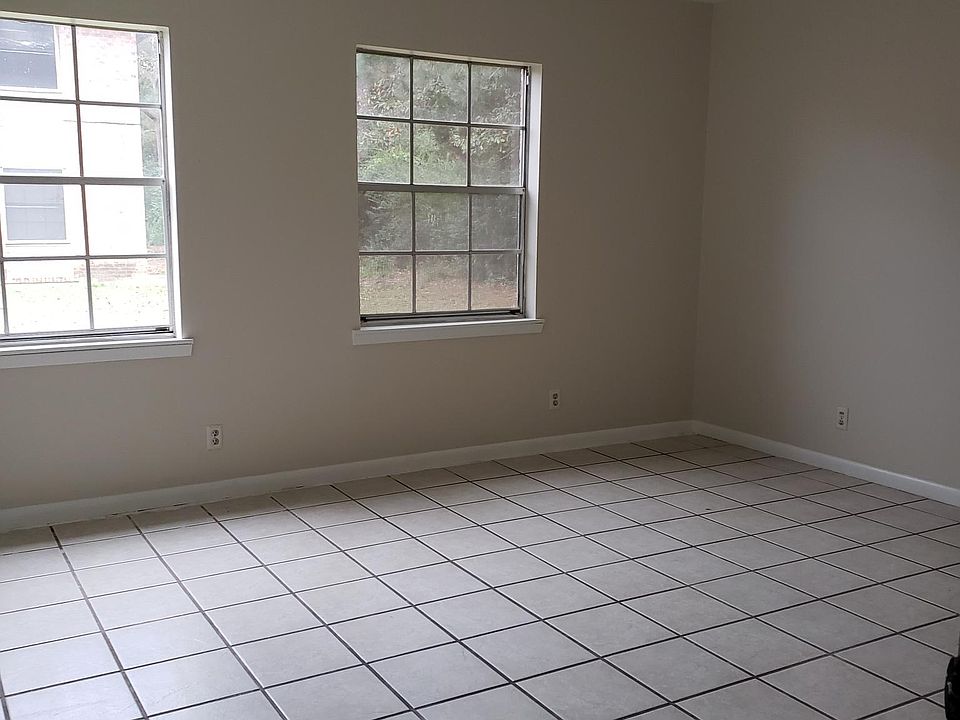 2nd image of 305 Green Briar St APT 12