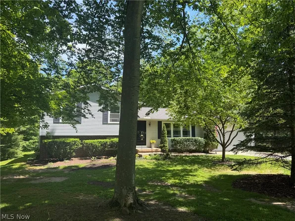 15025 Crestwood Dr, Middlefield, OH 44062