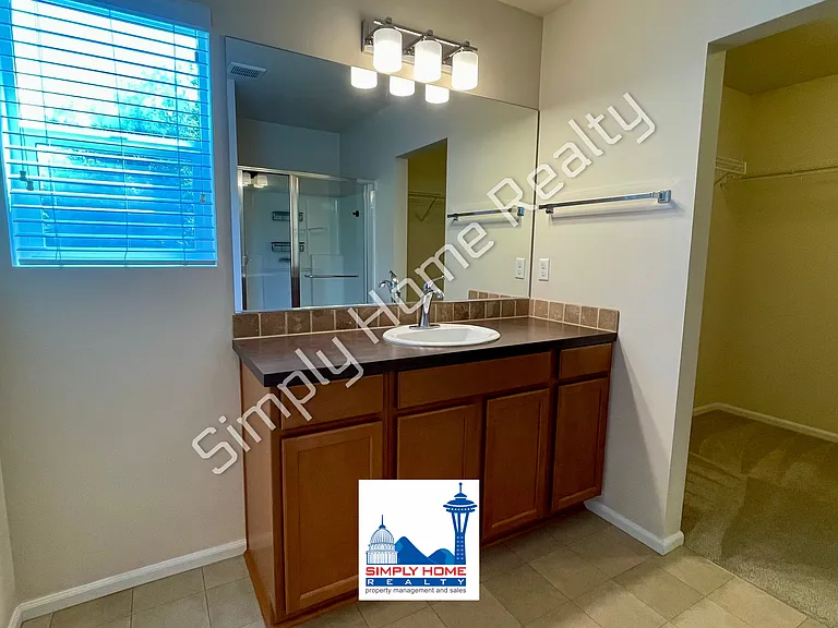 8715 Madrid St NE — Photo 16