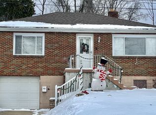 421 McClelland Rd, Canonsburg, PA 15317