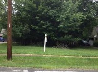 E Ridgewood Dr, Seven Hills, OH 44131