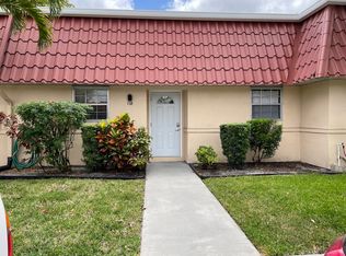 118 Amherst Ln, Lake Worth, FL 33467