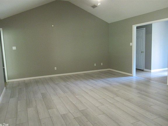 5th image of 51 Shamsie Dr