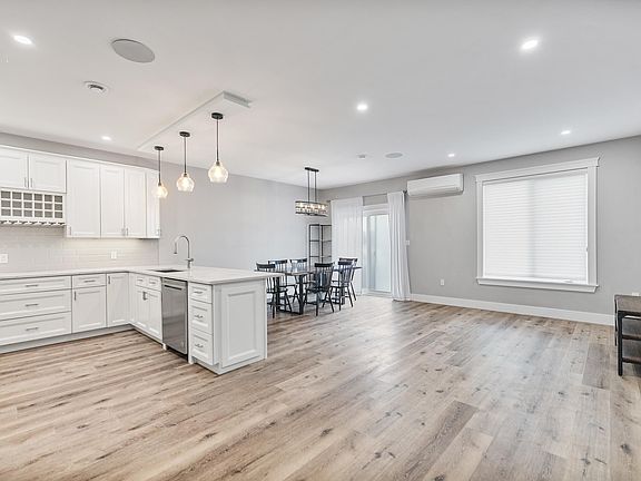 5th image of 12 Harold Ct #5