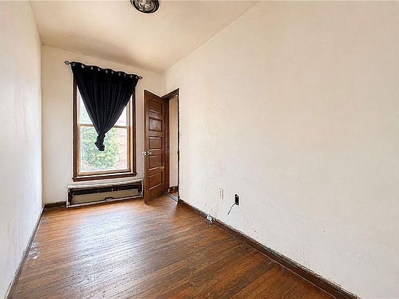 4th image of 104 Albany Ave