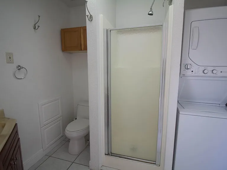 909 NE 12th Ave — Photo 11