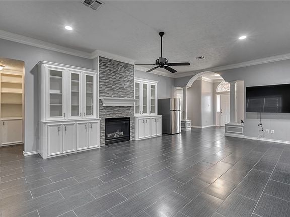 5th image of 317 Bernburg Ln