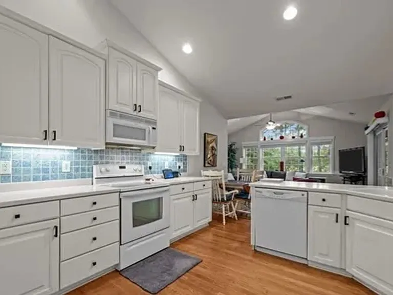 815 Pelican Dr — Photo 6