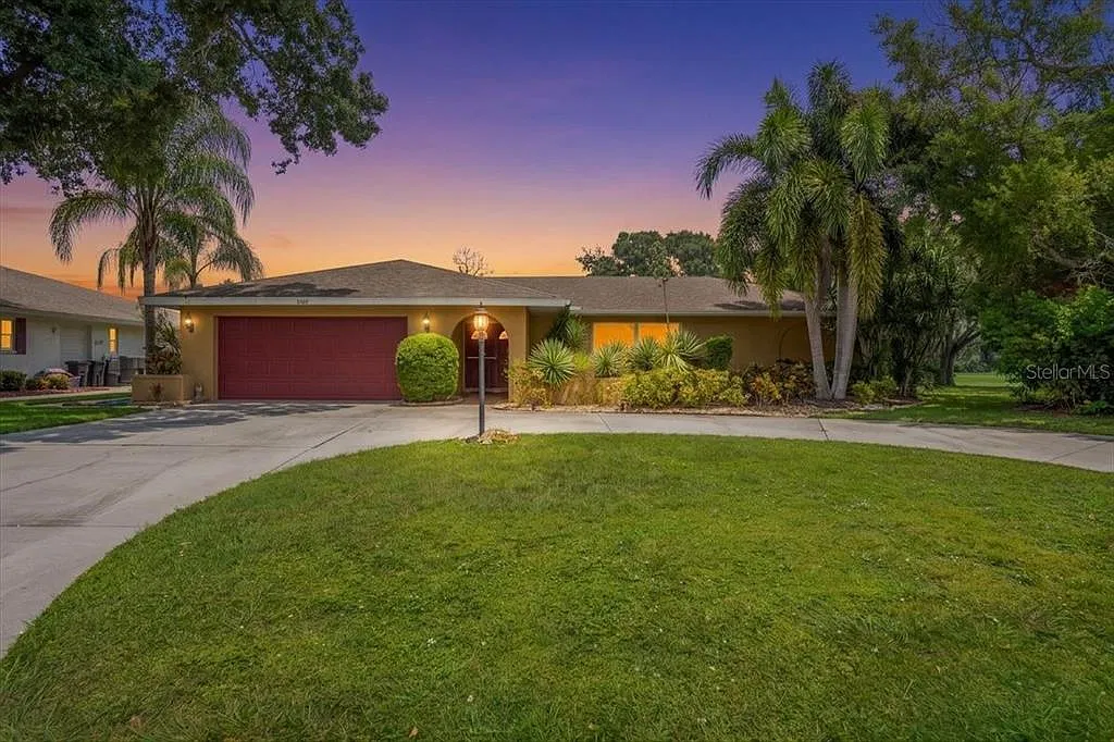3 bed, 2.0 bath, 2098 sqft, $6,000 — Photo 4