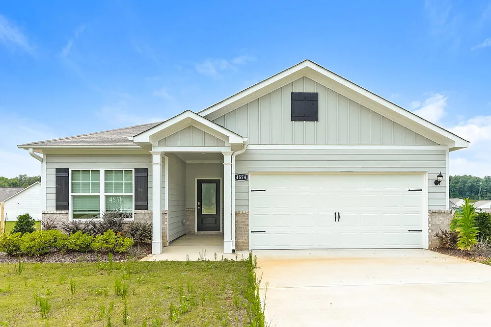3 bed, 2.0 bath, 1408 sqft, $1,695 — Photo 1