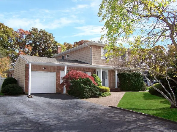 107 Wexford Drive, Oakdale, NY 11769