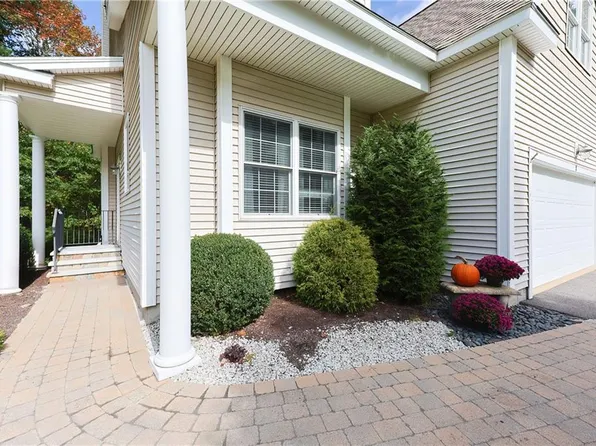 8 Hailey Ave, Franklin, MA 02038