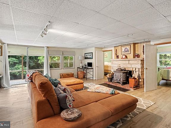 5th image of 11 Maxwill Ln