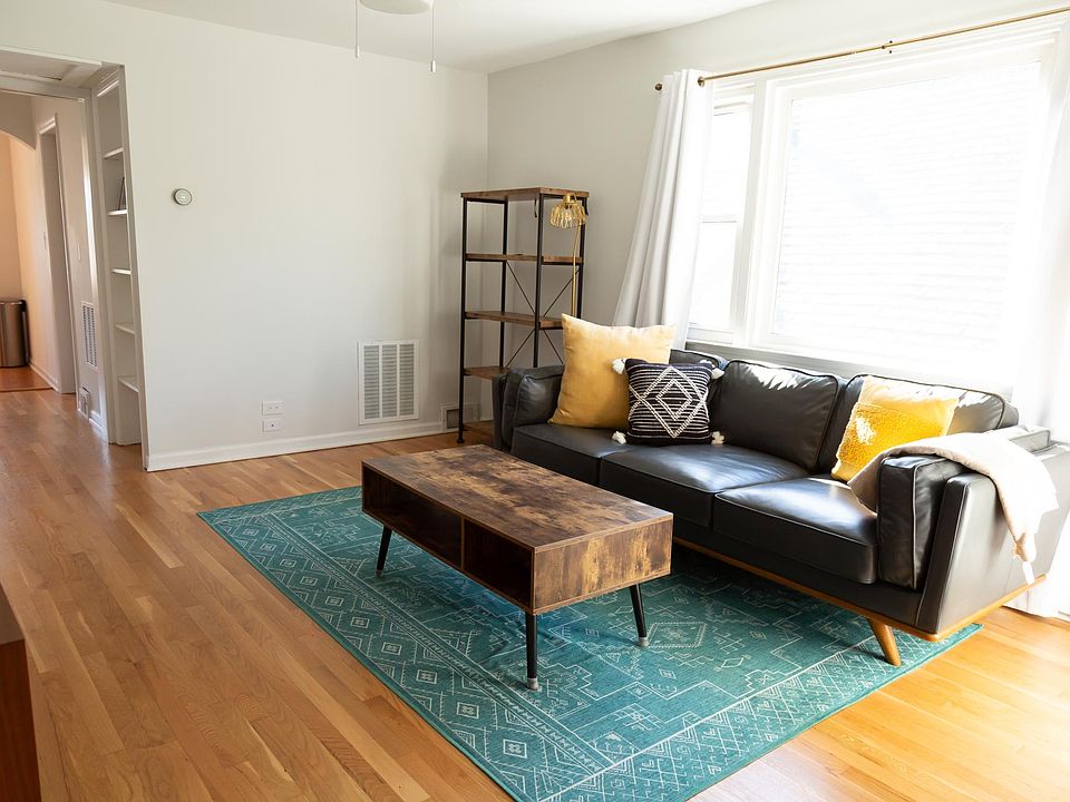 Spacious and sunny living room