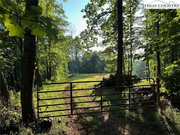 15 Little Rock Canyon Road, Lenoir, NC 28645